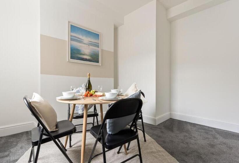 Pensão Suite #1 Central Location Private Ensuite, Smart Tv, Fast Wifi And Free Parking By Yoko Proper