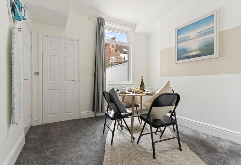 Pensão Suite #1 Central Location Private Ensuite, Smart Tv, Fast Wifi And Free Parking By Yoko Proper