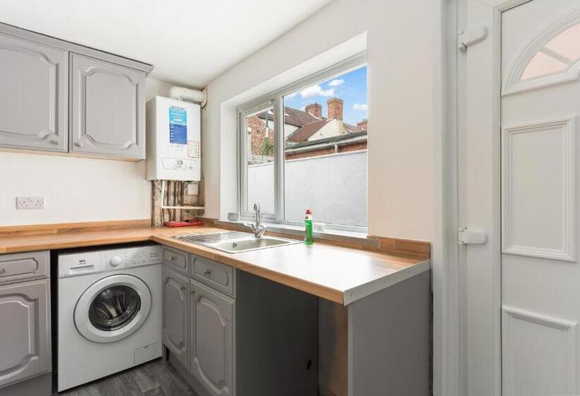 Pensão Suite #1 Central Location Private Ensuite, Smart Tv, Fast Wifi And Free Parking By Yoko Proper