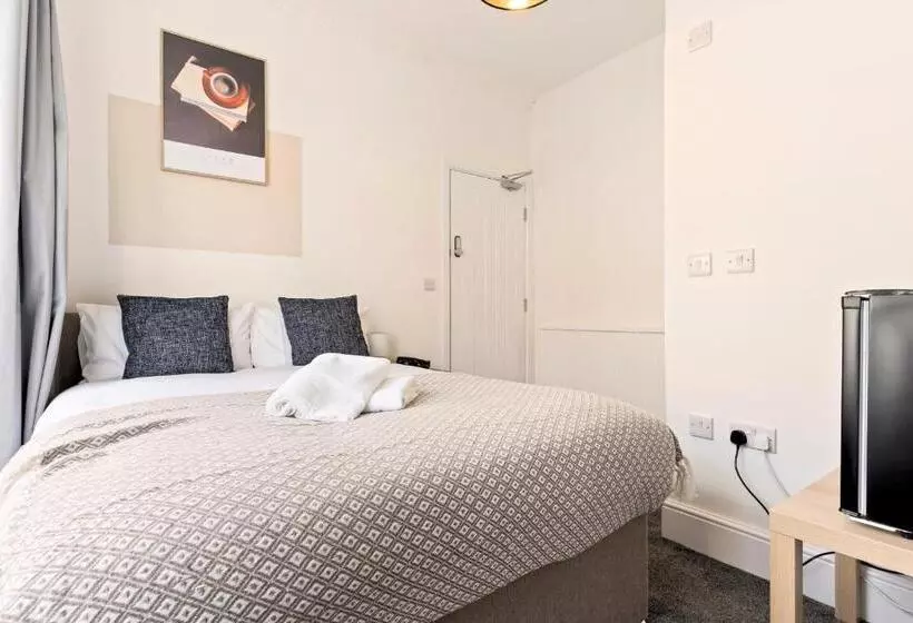 ペンション Suite #1   Central Location   Private Ensuite, Smart Tv, Fast Wifi And Free Parking   By Yoko Proper