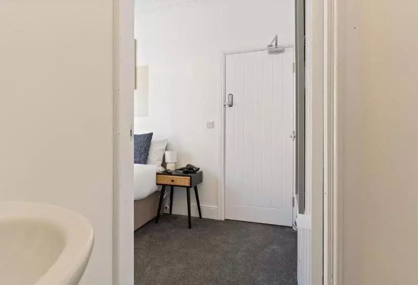 ペンション Suite #1   Central Location   Private Ensuite, Smart Tv, Fast Wifi And Free Parking   By Yoko Proper