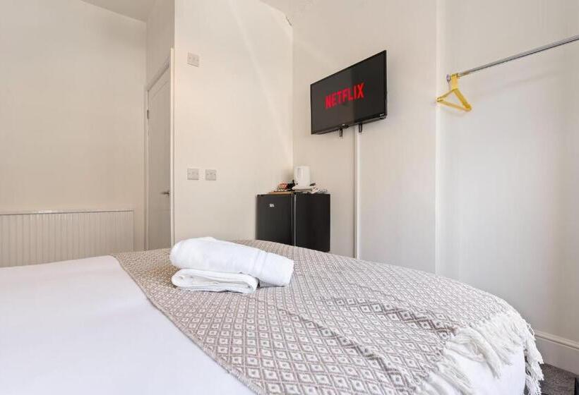 Pensão Suite #1 Central Location Private Ensuite, Smart Tv, Fast Wifi And Free Parking By Yoko Proper