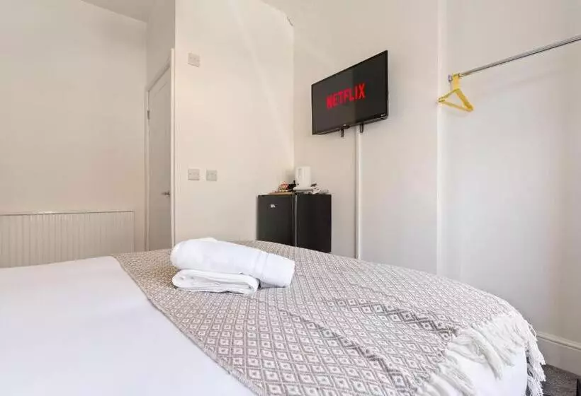 ペンション Suite #1   Central Location   Private Ensuite, Smart Tv, Fast Wifi And Free Parking   By Yoko Proper