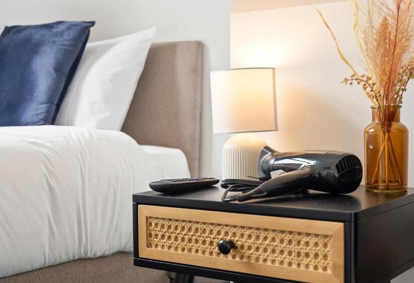 Pensão Suite #1 Central Location Private Ensuite, Smart Tv, Fast Wifi And Free Parking By Yoko Proper