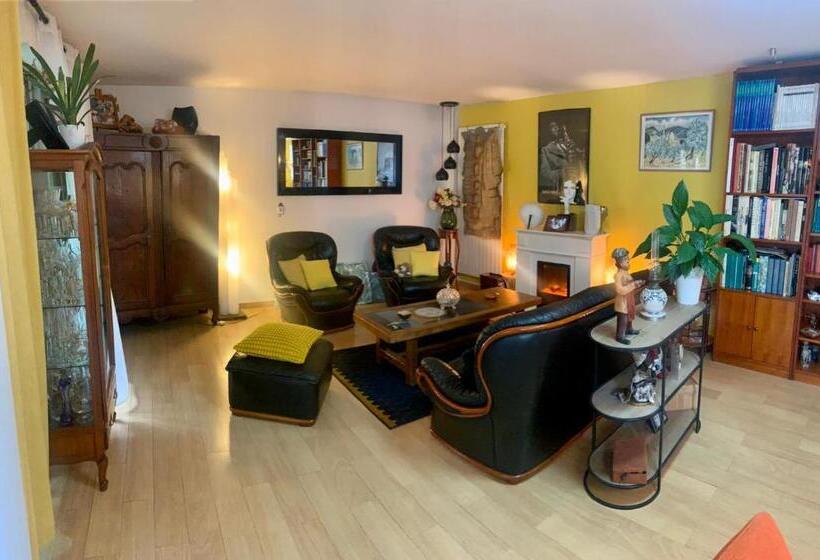 Pensionat Chambres Privées Avec Piscine Partagées Et Cuisine Partagée à 20 Minutes De Paris Et 40 Minutes De D