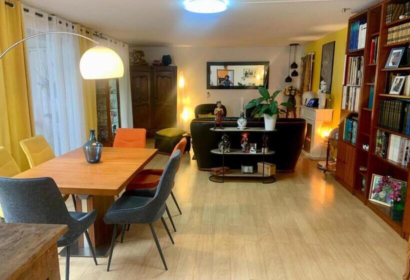 Pensionat Chambres Privées Avec Piscine Partagées Et Cuisine Partagée à 20 Minutes De Paris Et 40 Minutes De D