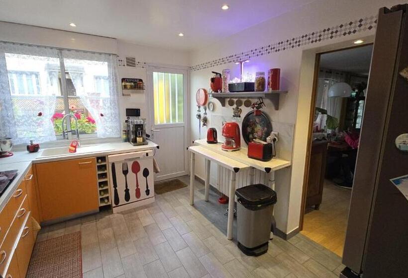 Pensionat Chambres Privées Avec Piscine Partagées Et Cuisine Partagée à 20 Minutes De Paris Et 40 Minutes De D