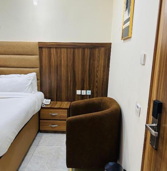 هتل Rolarz Resorts &