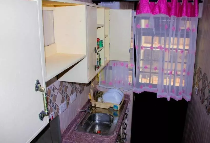 تختخواب و صبحانه Fridah S Place