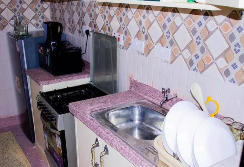 تختخواب و صبحانه Fridah S Place