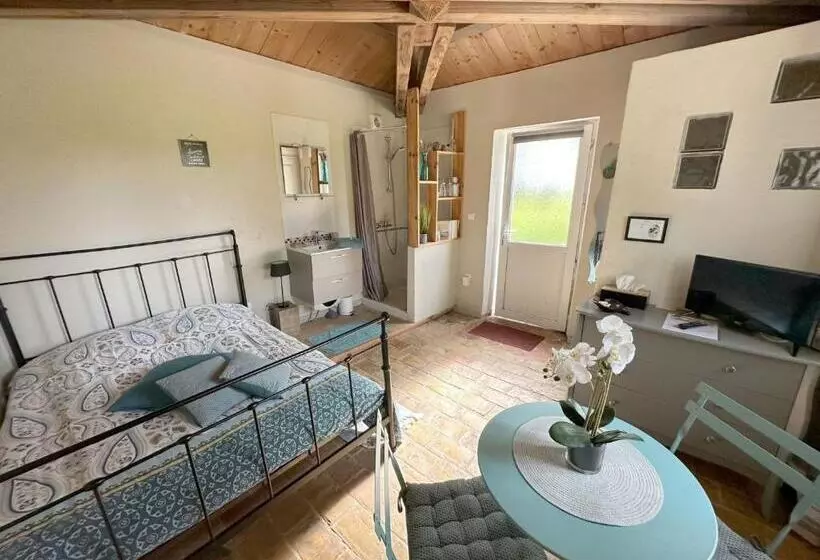 تختخواب و صبحانه Maisonnette Indépendante Au Calme Avec Un Grand Jardin