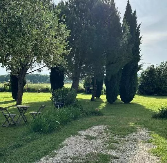 تختخواب و صبحانه Maisonnette Indépendante Au Calme Avec Un Grand Jardin
