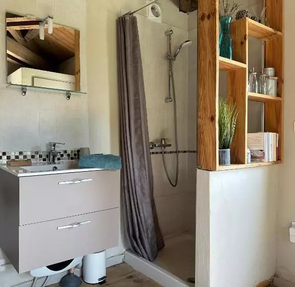 تختخواب و صبحانه Maisonnette Indépendante Au Calme Avec Un Grand Jardin