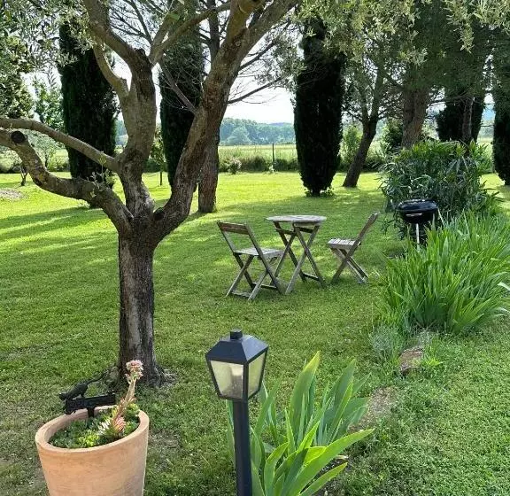 تختخواب و صبحانه Maisonnette Indépendante Au Calme Avec Un Grand Jardin