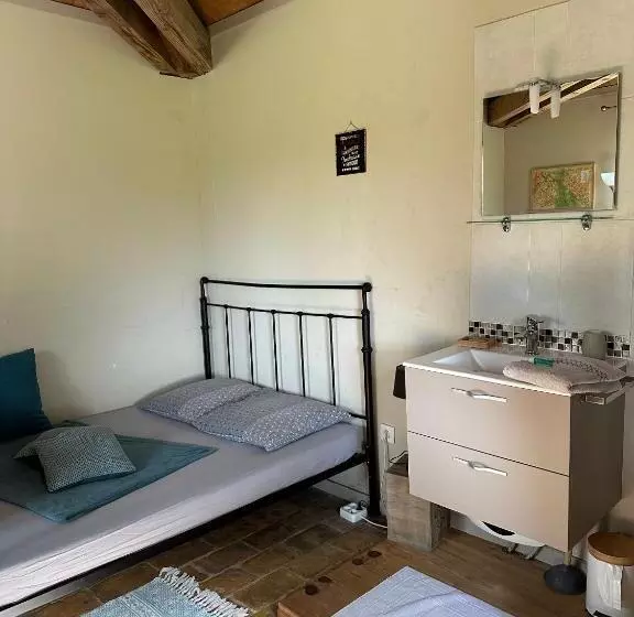 تختخواب و صبحانه Maisonnette Indépendante Au Calme Avec Un Grand Jardin