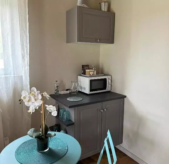 تختخواب و صبحانه Maisonnette Indépendante Au Calme Avec Un Grand Jardin