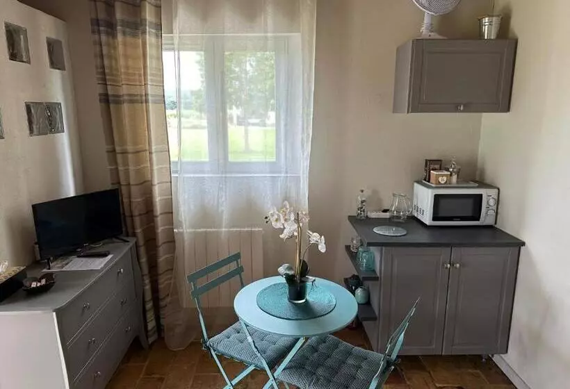 تختخواب و صبحانه Maisonnette Indépendante Au Calme Avec Un Grand Jardin