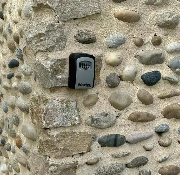 تختخواب و صبحانه Maisonnette Indépendante Au Calme Avec Un Grand Jardin