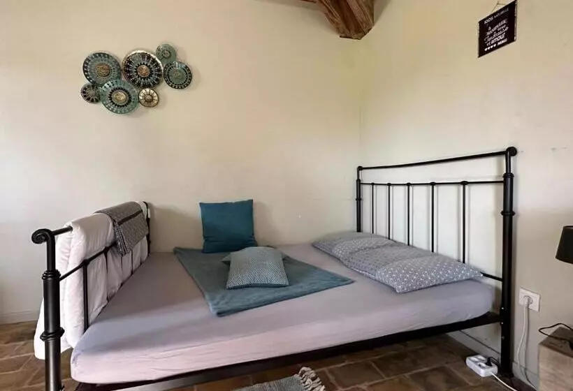 تختخواب و صبحانه Maisonnette Indépendante Au Calme Avec Un Grand Jardin