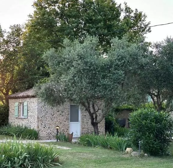 تختخواب و صبحانه Maisonnette Indépendante Au Calme Avec Un Grand Jardin