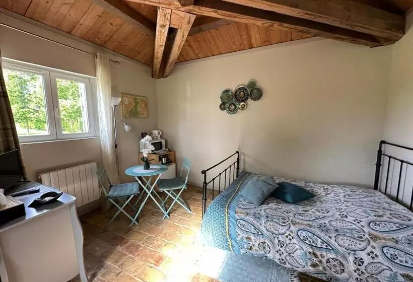 تختخواب و صبحانه Maisonnette Indépendante Au Calme Avec Un Grand Jardin
