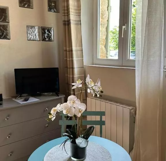 تختخواب و صبحانه Maisonnette Indépendante Au Calme Avec Un Grand Jardin