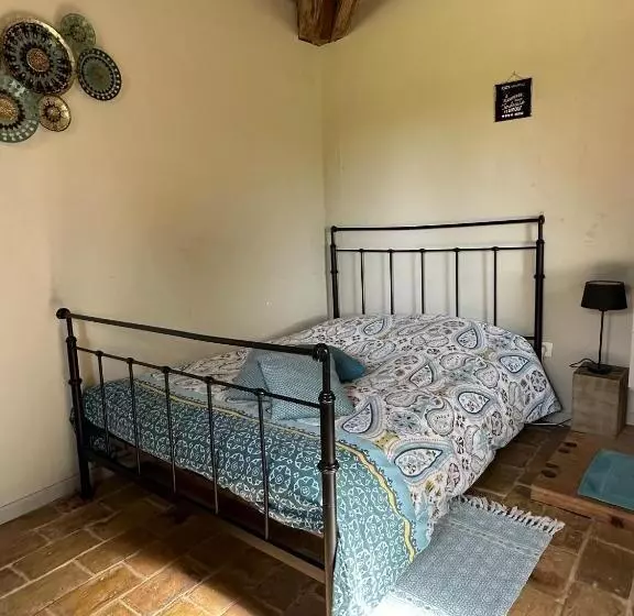 تختخواب و صبحانه Maisonnette Indépendante Au Calme Avec Un Grand Jardin