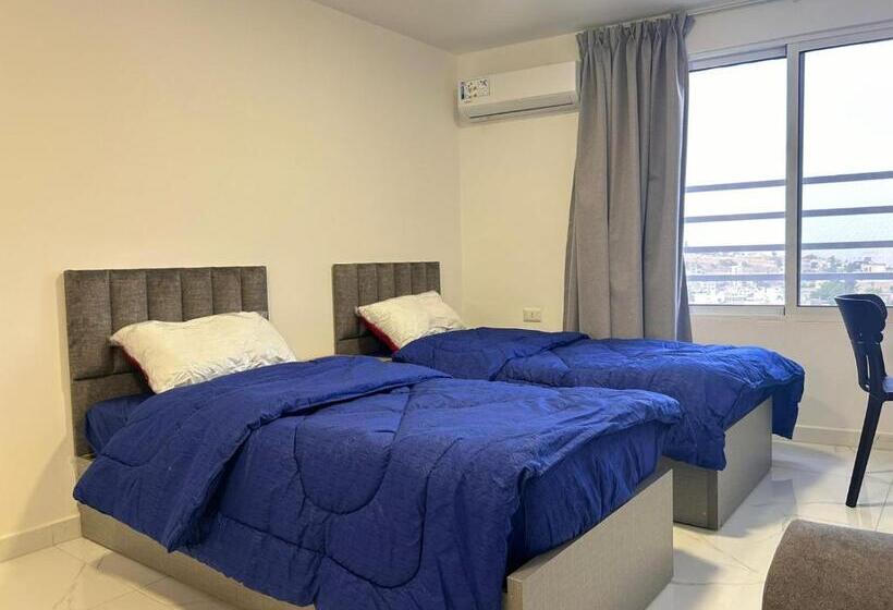 هتل کپسول The Castle View