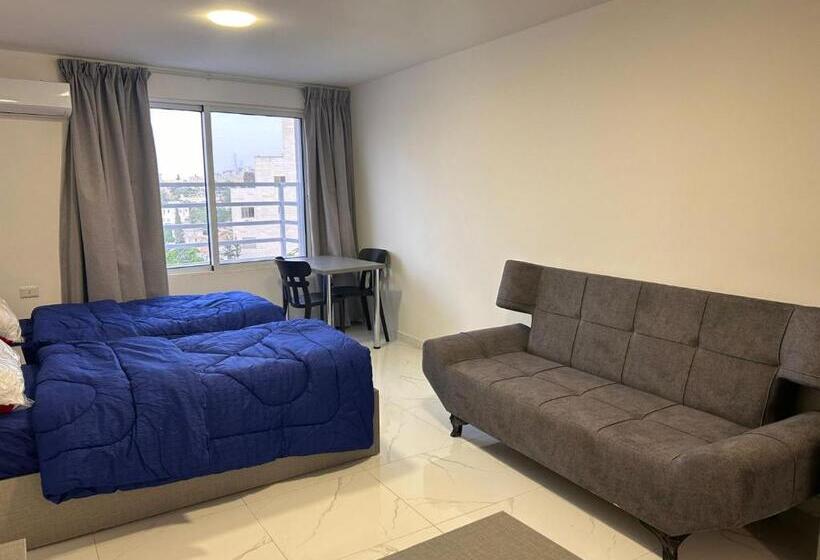 هتل کپسول The Castle View