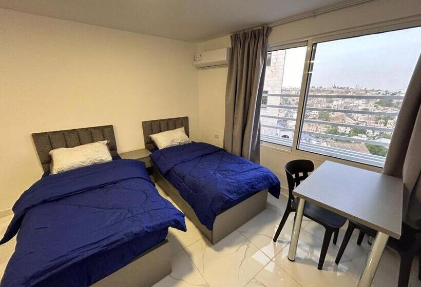 هتل کپسول The Castle View