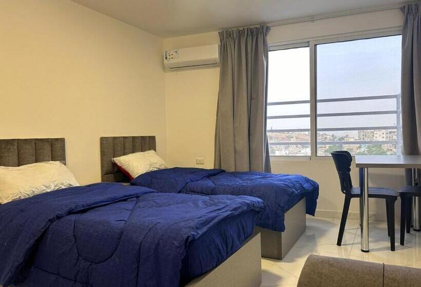 هتل کپسول The Castle View