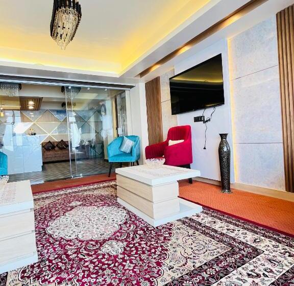 Grg Luxury Broadway Boutique Hotel At Prime Location Mall Road Darjelling Near Mahakaal Temple