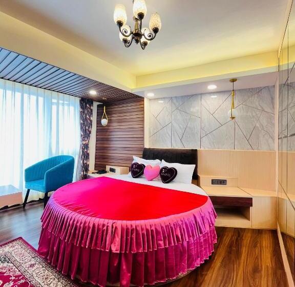 Grg Luxury Broadway Boutique Hotel At Prime Location Mall Road Darjelling Near Mahakaal Temple