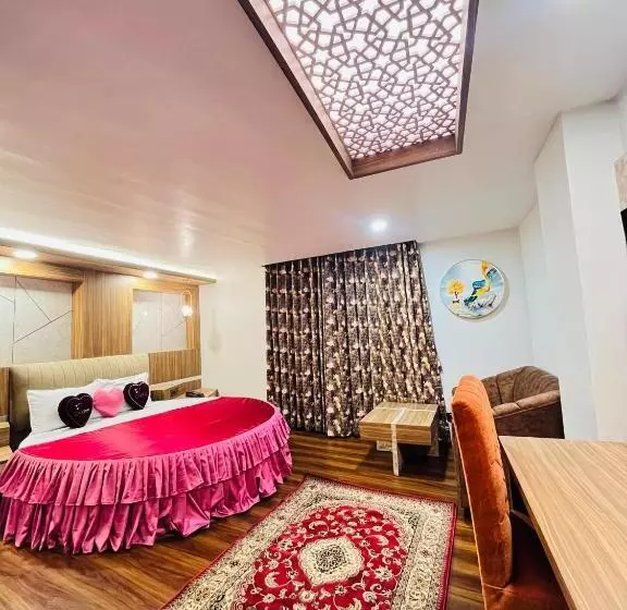 Grg Luxury Broadway Boutique Hotel At Prime Location Mall Road Darjelling Near Mahakaal Temple
