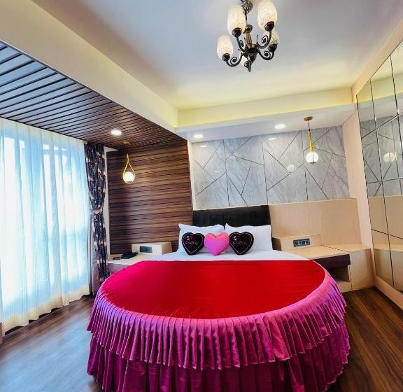 Grg Luxury Broadway Boutique Hotel At Prime Location Mall Road Darjelling Near Mahakaal Temple