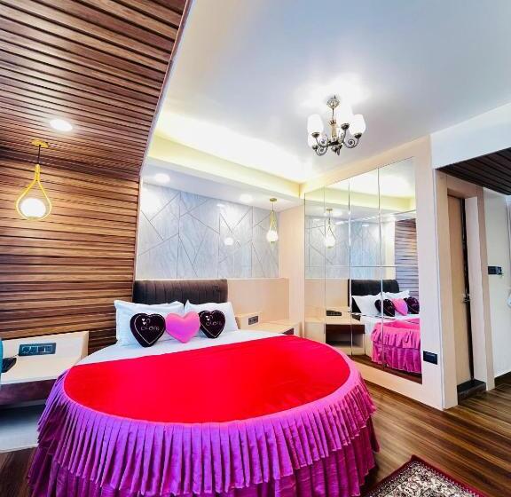 Grg Luxury Broadway Boutique Hotel At Prime Location Mall Road Darjelling Near Mahakaal Temple