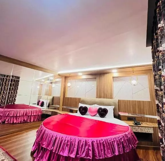 Grg Luxury Broadway Boutique Hotel At Prime Location Mall Road Darjelling Near Mahakaal Temple