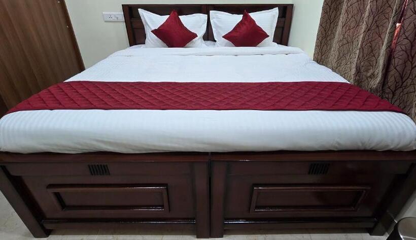 בית מלון כפרי Nj Residency