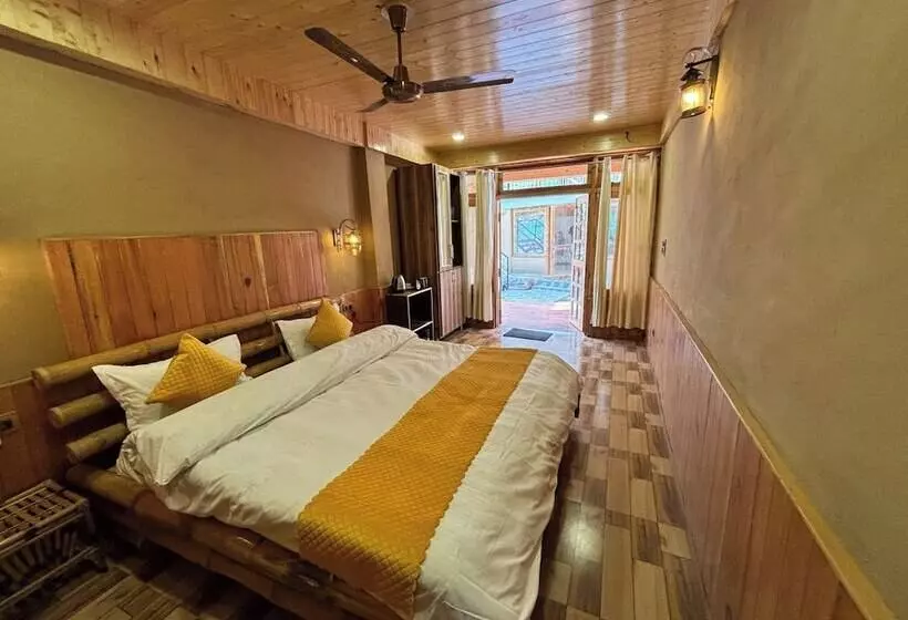 Hotelli Virman Riverside Resort