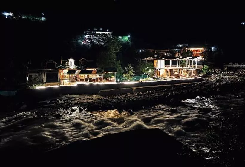 Hotelli Virman Riverside Resort