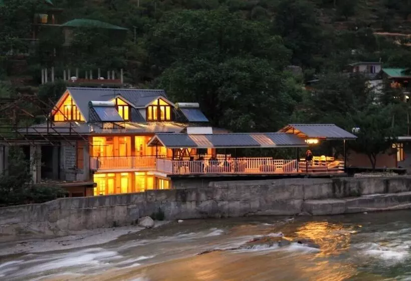 Hotelli Virman Riverside Resort