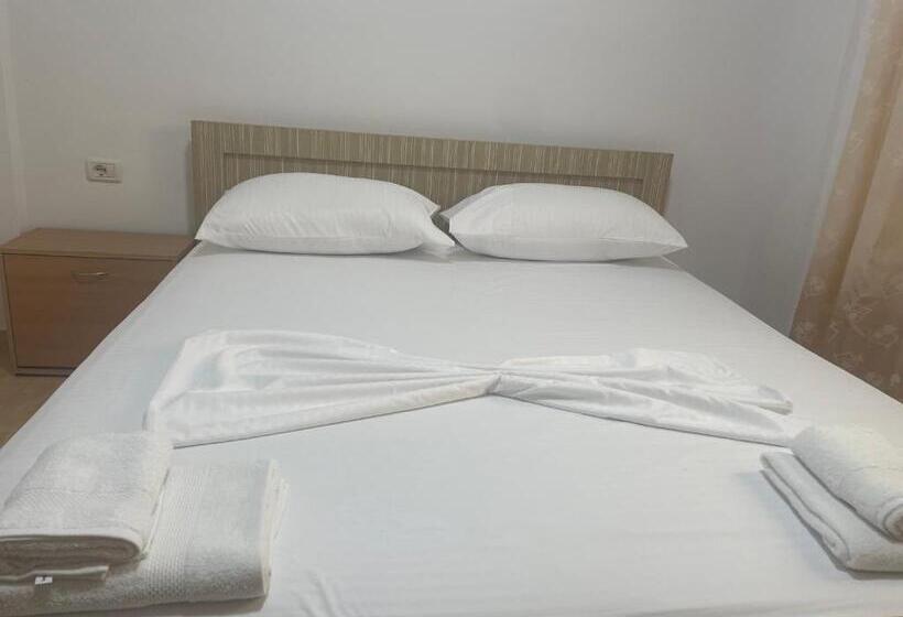 پانسیون Family Garden