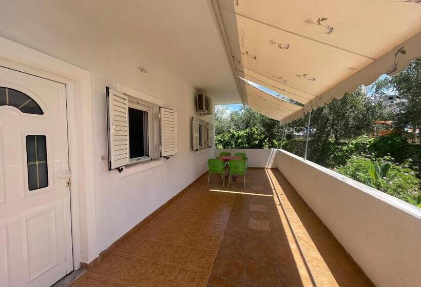 پانسیون Family Garden