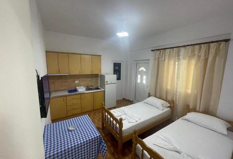 پانسیون Family Garden