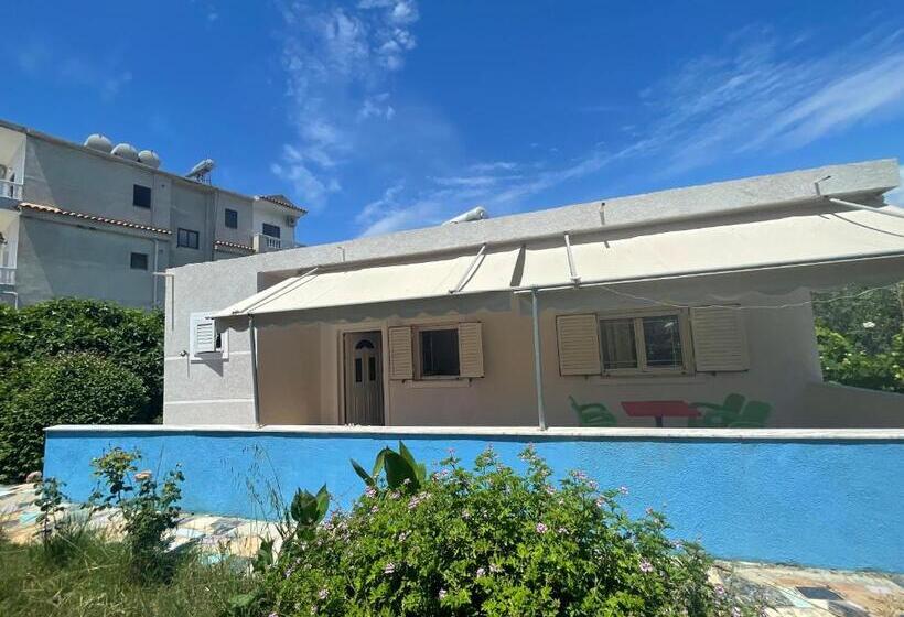 پانسیون Family Garden