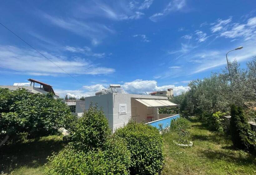 پانسیون Family Garden