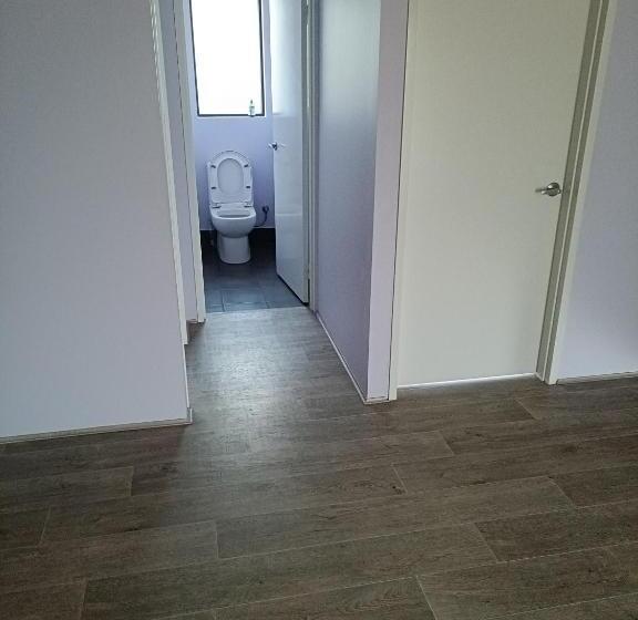 بنسيون Ensuite Large Furnished Room