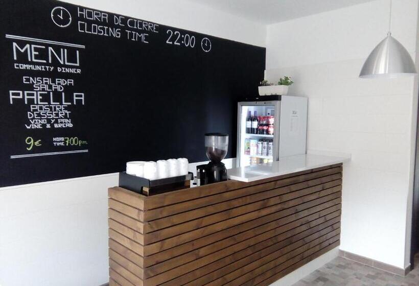 ユースホステル Hornillos Meeting Point