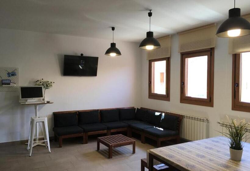 ユースホステル Hornillos Meeting Point