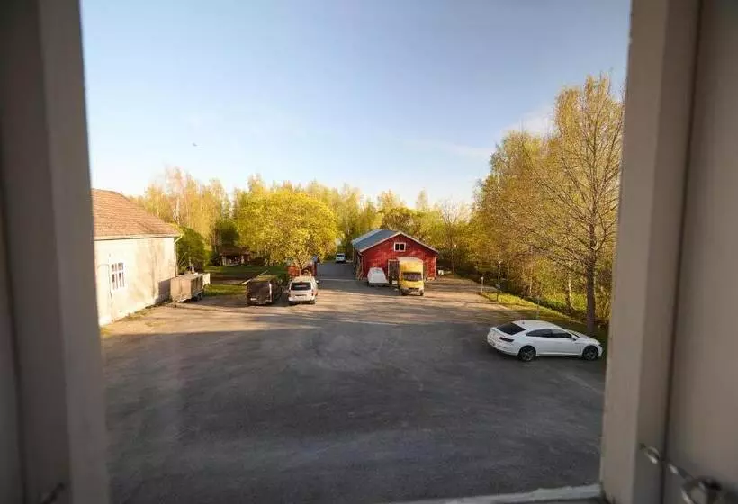 Retkeilymaja Liekorannan Majatalo  Kodinomaista Majoitusta Rautatieasemaa Vastapäätä